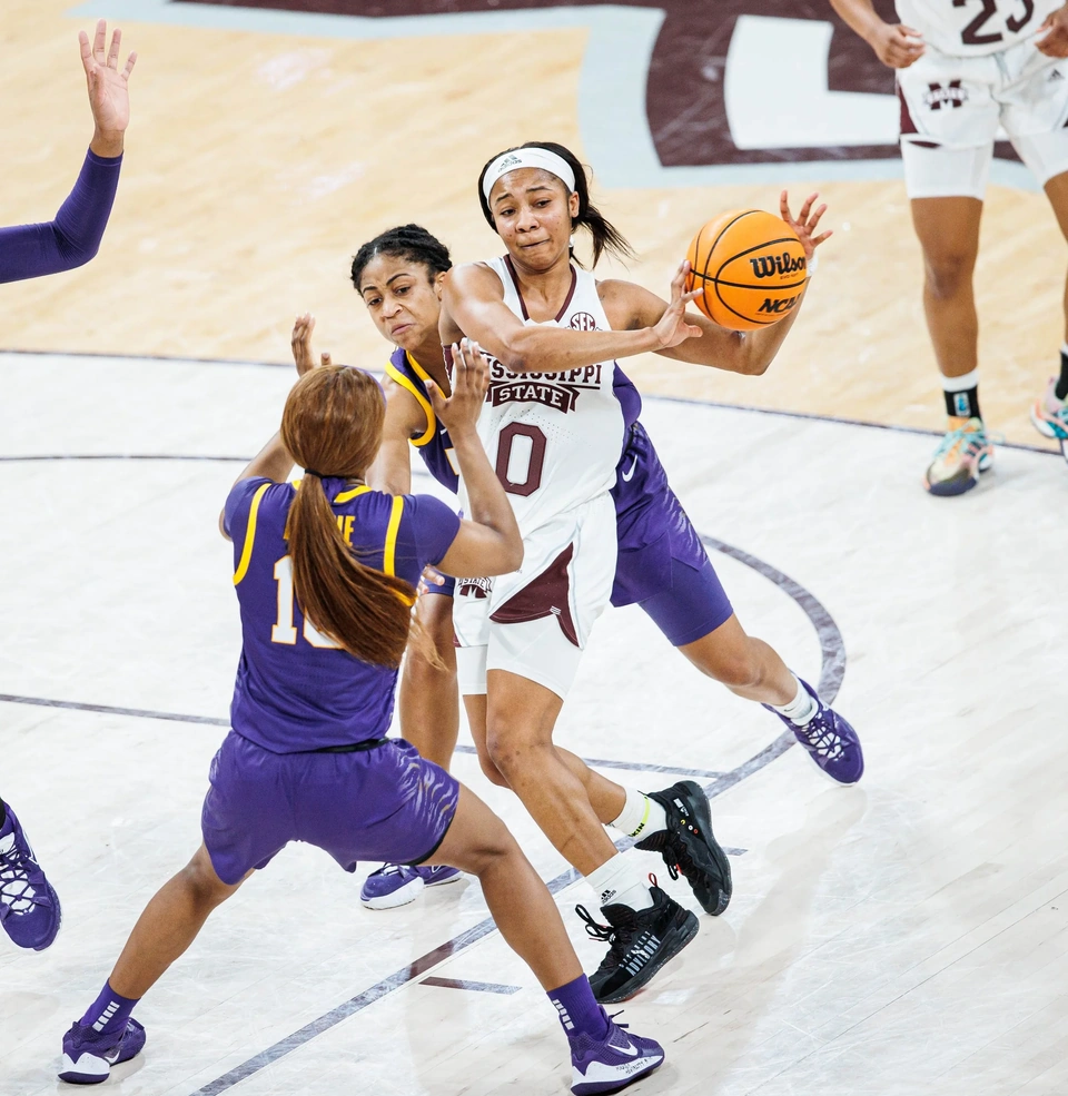 Mississippi State guard Anastasia Hayes driving through defenders