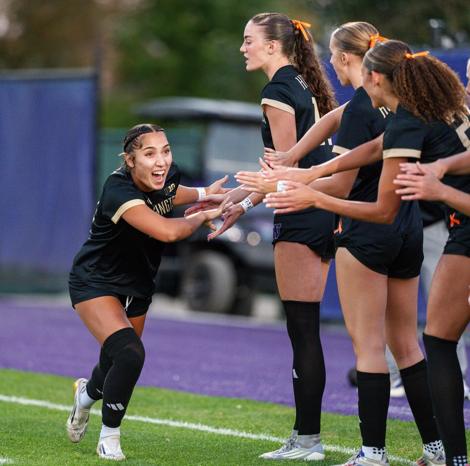 Washington midfielder Samiah Shell high fives her teammates during starting lineups